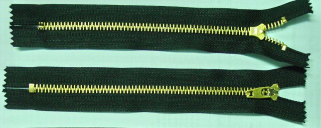 拉链一拉就开裂怎么处理呢(拉链裂了怎么办)