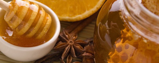 沾在锅上的蜂蜡如何清洗(蜂蜡粘在碗上怎么处理)