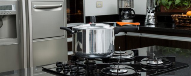 灶台上的油污清洗干净的窍门(灶台上的油渍污渍用什么方法清洗快)