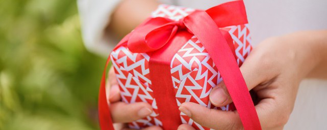 礼物盒简笔画教程(简笔礼物盒怎么画)