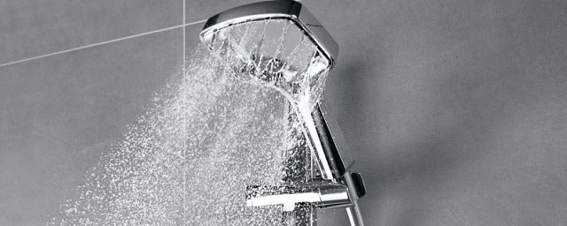 花洒水流小处理方法(花洒水龙头水流小怎么办)