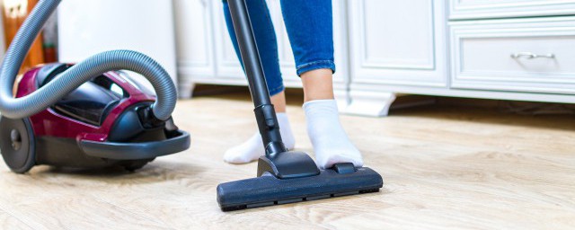 怎样清洗地板砖干净(地板砖怎么清洗才干净)