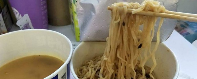 过期的泡面能不能吃(过期泡面能吃吗?)