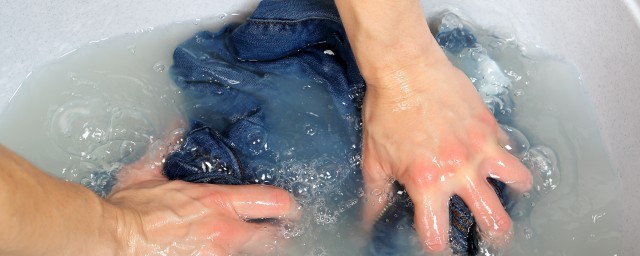 快速清洗柴油污渍步骤(柴油清洗方法)