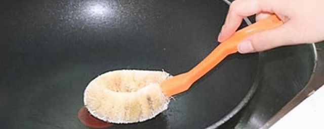清洗炒锅油污的7种方法(炒菜锅里的油污的清理)