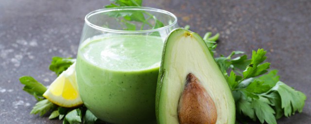 牛油果切开太生能吃吗(牛油果生的切开了怎么吃)