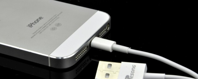 手机充电显示黄颜色的原因(手机充电黄颜色什么原因)