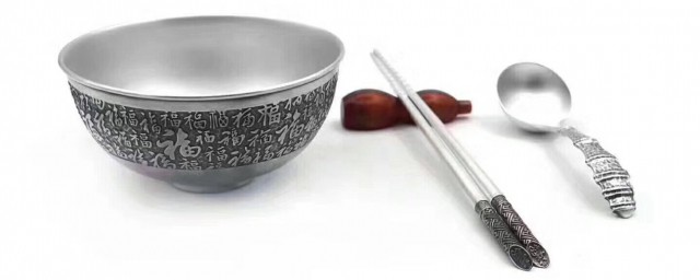 长期使用银餐具的危害是什么(长期使用银餐具的好处)