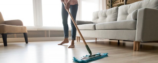 地板胶怎么清洗(地板粘胶怎么清洗)