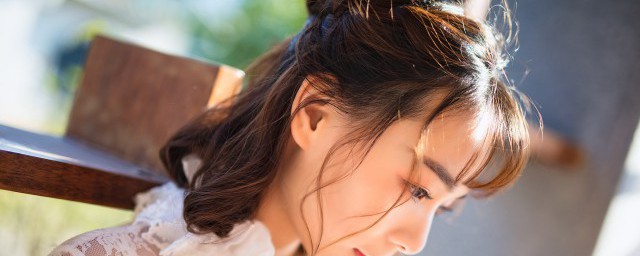 关于聪明女人发朋友圈的话(聪明的女人怎么发朋友圈)