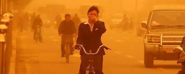 沙尘暴现场宛如末日大片(一场沙尘暴)