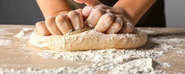 面粉太黏的处理方法(面粉发粘如何处理)