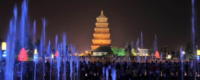 描写喷泉的优美句子(描写喷泉的优美句子15字)