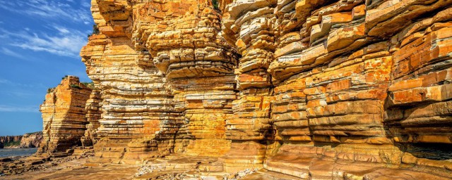 三大类岩石的主体是什么(三大类岩石的主体是什么岩占地壳岩石体积的60%以上)