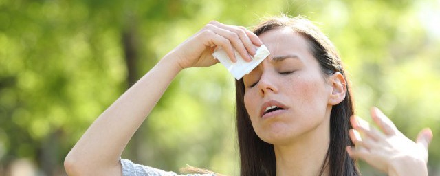 如何在夏天调节状态(夏季应该注意怎样调节身体)