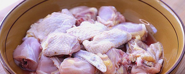 鸡肉有点臭了还能不能吃(鸡肉稍微有点臭味还能吃么)