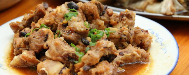 川香千张扣烧排骨如何做(川香土豆烧排骨)