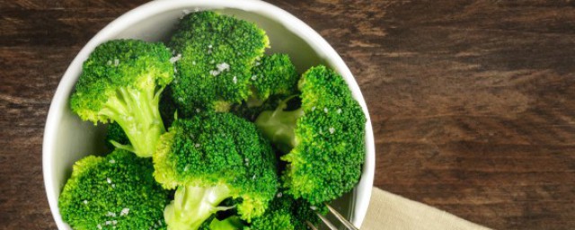 能不能吃发黄的西兰花(发黄的西兰花还能不能吃)