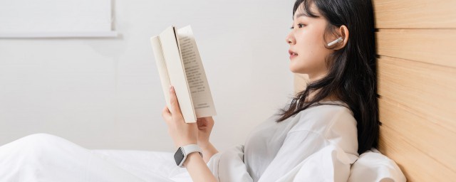 只见新人笑哪闻旧人哭出处(只见新人笑不闻旧人哭的意思)