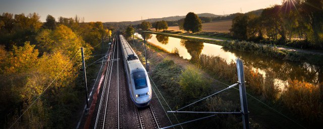 高铁可以充电吗二等座(高铁二等座可不可以充电)