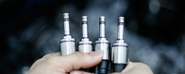 汽车燃油嘴清洗方法(汽车怎样清洗喷油嘴)