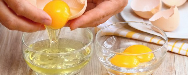 在家自制简易鸡蛋饼的做法(怎样自制鸡蛋饼)