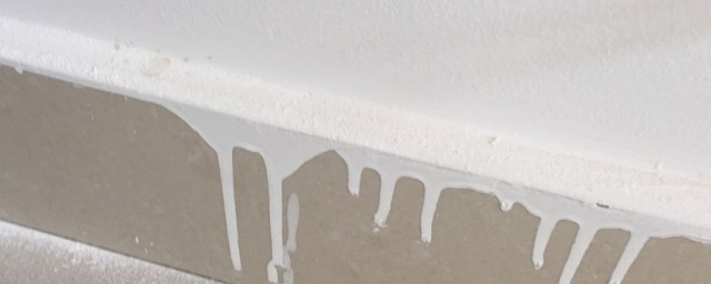 乳胶漆掉地上怎么办(乳胶漆掉地上用什么可以擦掉)