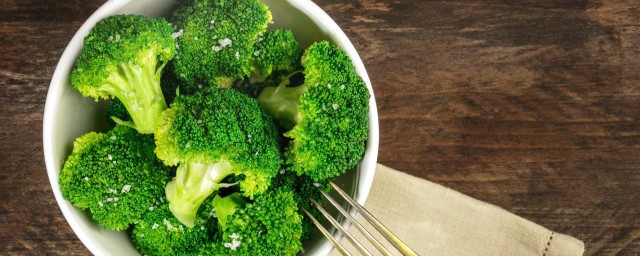 西兰花能不能和鸡蛋一起吃(西兰花与鸡蛋可以一起吃吗)