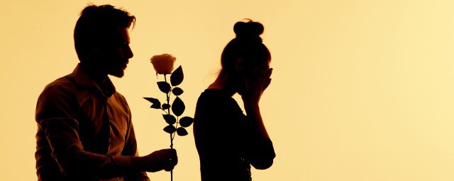 有哪些形容廉价感情的句子(形容爱情廉价的说说)