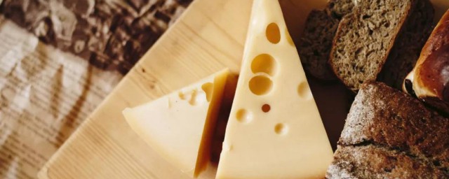 吃奶酪的好处介绍(常吃奶酪的坏处)