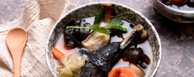 三黄鸡可以煲汤吗(三黄鸡适合煲汤吗)