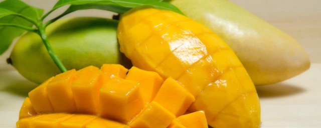 小孩吃芒果好处和坏处是什么(孩子吃芒果有什么坏处)