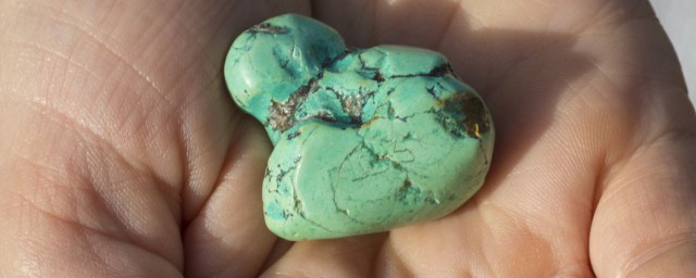 不能带绿松石睡觉的原因分析(绿松石的禁忌)