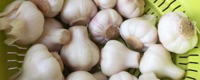 腌糖蒜的水能不能重复使用(腌糖蒜还用放水吗)