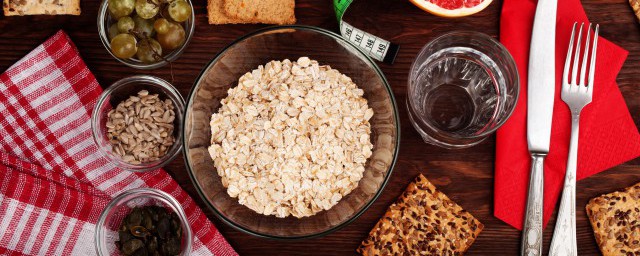 燕麦片的冲泡方法介绍(冲泡燕麦片怎么做好吃)