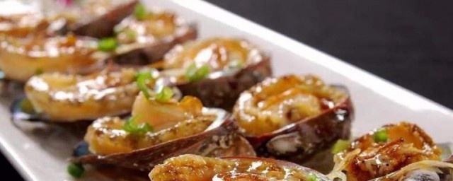 鲍鱼放在冰箱两天还可不可以吃(鲍鱼放冷藏三天还可以吃吗)