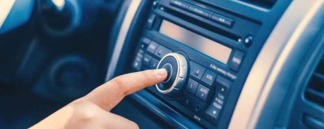 不能在车里开空调睡觉的原因(为什么不能在车里开着空调睡觉)