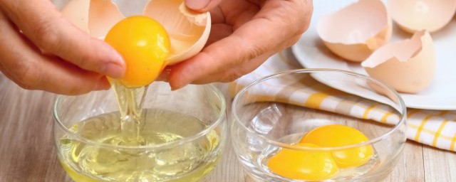 开水冲鸡蛋和煮鸡蛋哪个营养更好(冲鸡蛋水和煮鸡蛋哪个营养价值高)