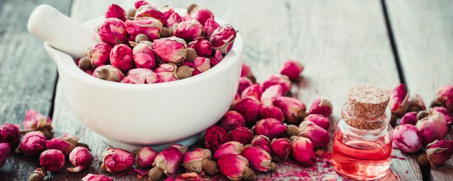 藏红花和玫瑰花如何选择(藏红花好还是藏红花好)