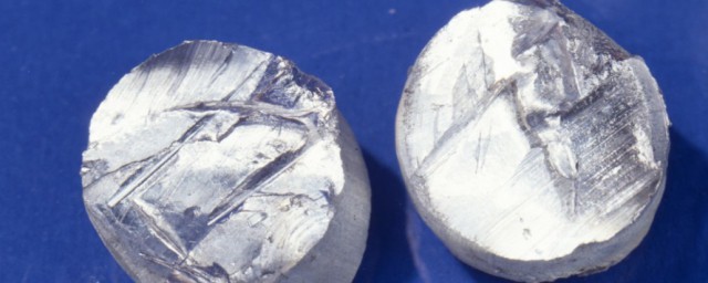 碱金属元素简单介绍(碱金属元素包括什么元素)