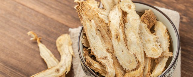 黄芪放屁多可以继续饮用吗(喝黄芪后放屁多)