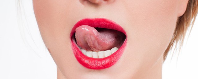 嘴角怎么先起泡后来破了还疼怎么处理(嘴角破了后形成泡)