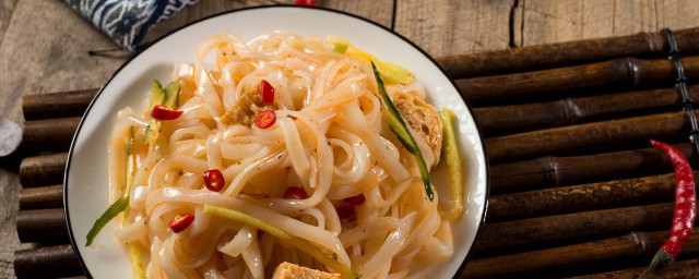 凉皮会裂的原因(做凉皮凉皮为什么会裂)