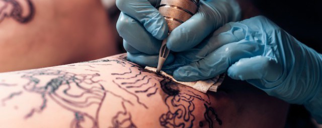 纹身后注意事项及保养的介绍(洗纹身后保养事项)