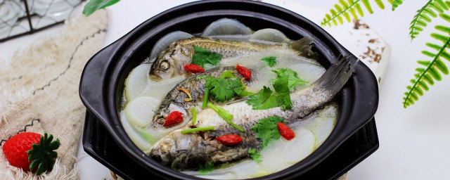 鲫鱼五味子汤有没有丰胸功效(五味子鲫鱼汤真的可以丰胸吗)