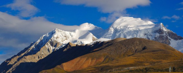 三个山的正确读音(三个山是什么字怎么读)