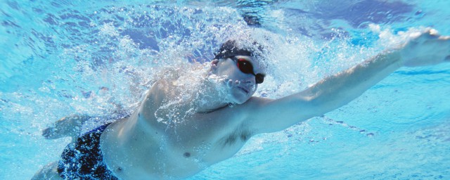 蛙泳怎么快而不累(蛙泳技巧快而不累体会)