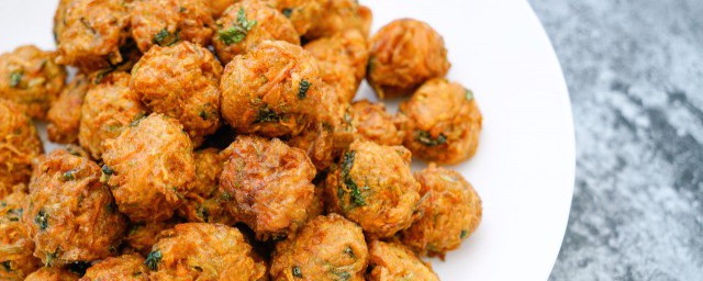 油炸糯米团子的做法步骤(糯米芝麻油炸团子怎么做)