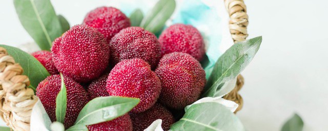 杨梅核吞进肚子会有什么结果(杨梅核不小心吞到肚子里怎么办)