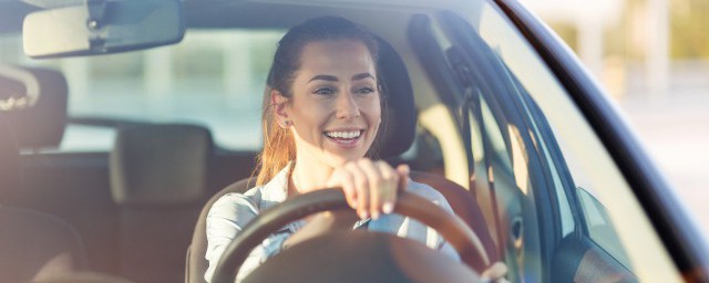 新手开自动挡车上路要注意什么(新手第一次自动挡开车上路注意什么)